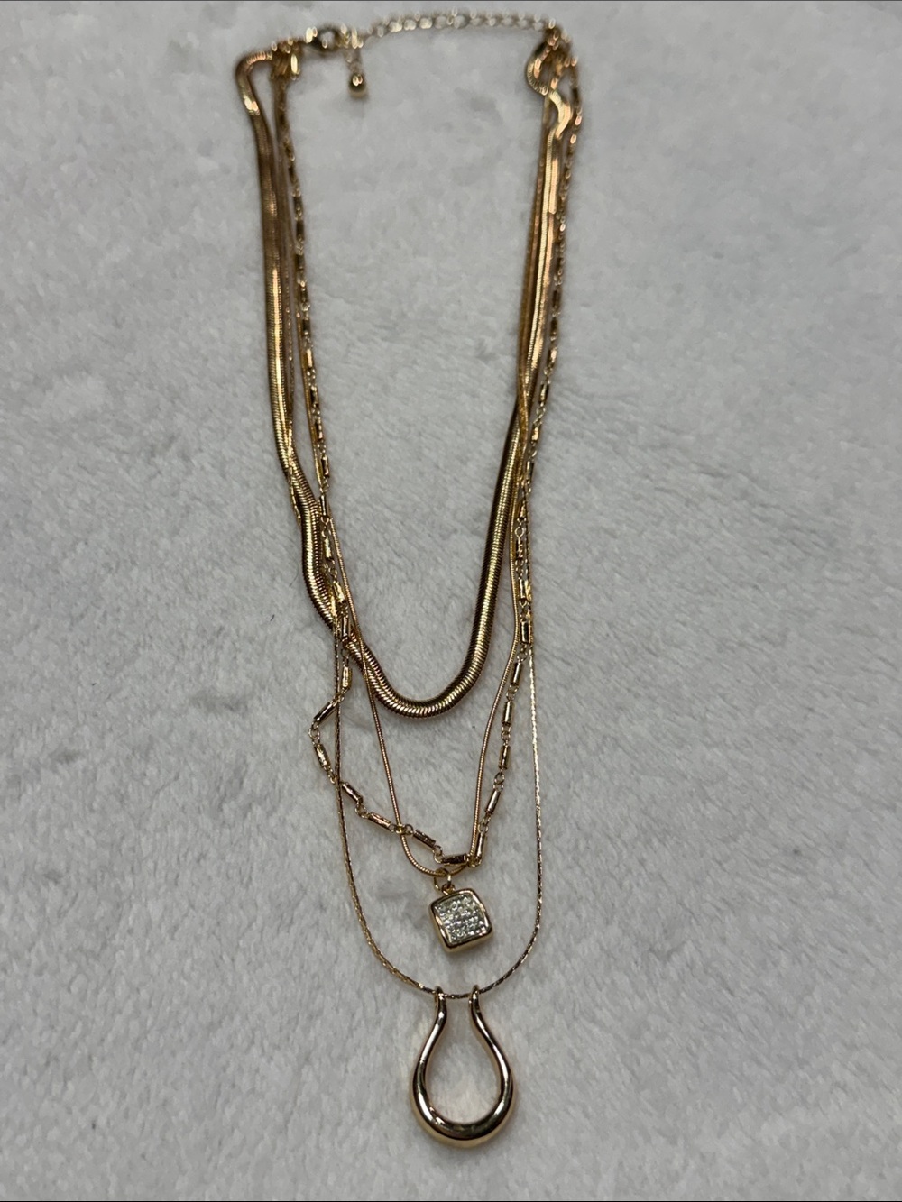 Layered Gold Women's Necklace Set with Pendant
